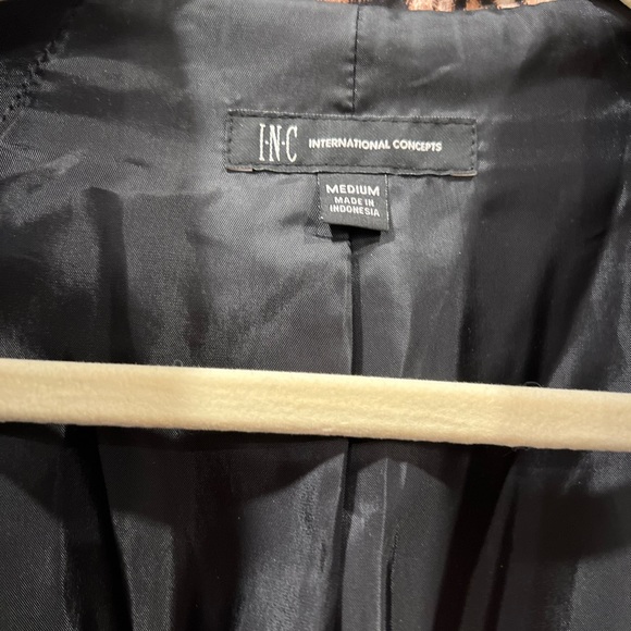 day and night looks to a new level with this petite, open-front blazer. - Picture 2 of 6